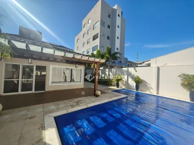 Sobrado com 4 Quartos para alugar, 356m² no Parque São Paulo, Cascavel