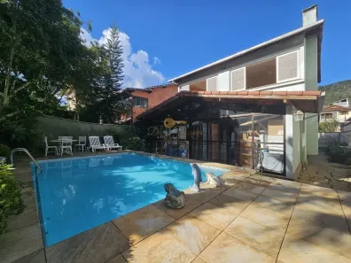 Casa com 3 Quartos à venda, 220m² no Jardim Cascata, Teresópolis