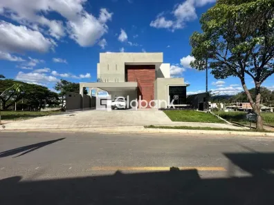 Casa de Condomínio com 4 Quartos à venda, 332m² no Major Prates, Montes Claros