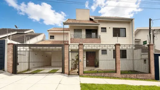 Sobrado com 4 Quartos à venda, 271m² no Jardim Itália, Maringá