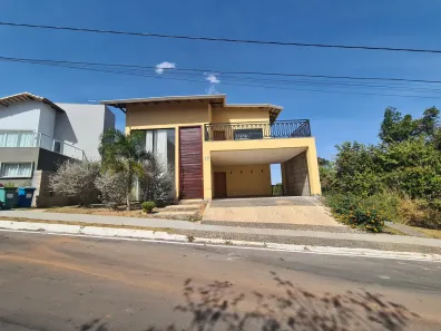 Casa de Condomínio com 4 Quartos para alugar, 273m² no Setor Habitacional Tororó, Brasília