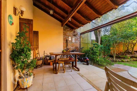 Casa com 3 Quartos à venda, 220m² no Jardim do Salso, Porto Alegre