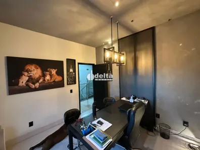 Ponto Comercial para alugar, 600m² no Alto Umuarama, Uberlândia