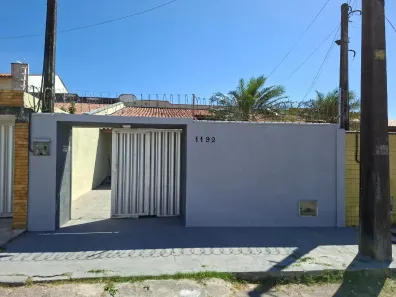 Casa com 3 Quartos para alugar, 120m² no Coaçu, Fortaleza