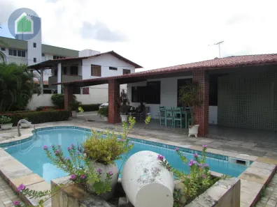 Casa com 6 Quartos à venda, 413m² no Candelária, Natal