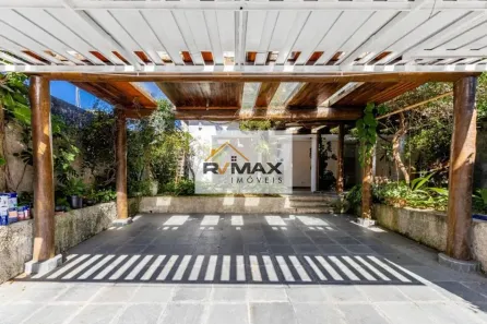 Sobrado com 5 Quartos à venda, 300m² no Continental, Osasco
