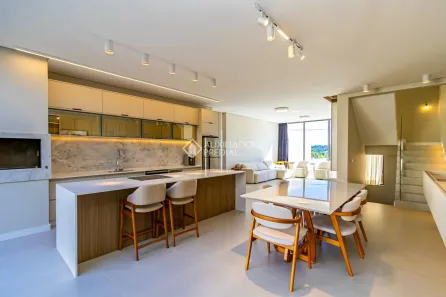 Casa de Condomínio com 3 Quartos à venda, 264m² no Santa Cândida, Curitiba