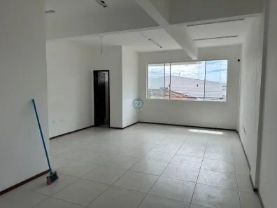 Sala Comercial para alugar, 38m² no Barreiros, São José