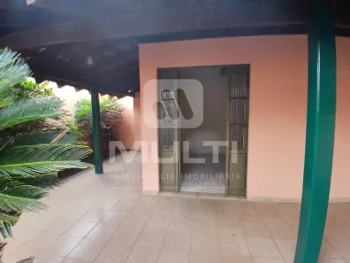 Casa com 3 Quartos à venda, 200m² no Santa Mônica, Uberlândia