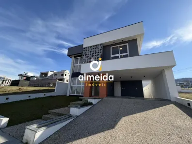 Casa com 3 Quartos para venda ou aluguel, 220m² no Tomazetti, Santa Maria