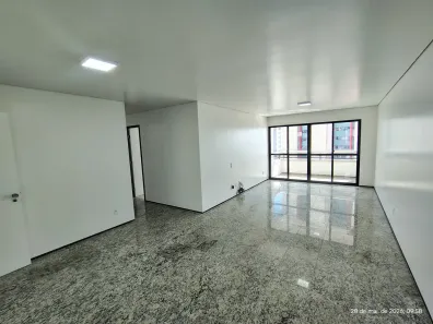 Apartamento com 3 Quartos para alugar, 127m² no Calhau, São Luís
