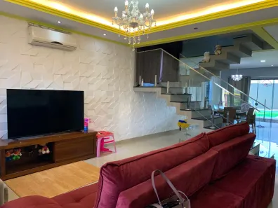 Casa de Condomínio com 3 Quartos à venda, 260m² no Piracangaguá, Taubaté