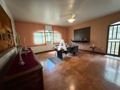 Prédio Comercial com 4 Quartos para alugar, 474m² no Tabajaras, Uberlândia