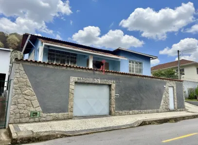 Casa com 5 Quartos para alugar, 280m² no Cascatinha, Juiz de Fora