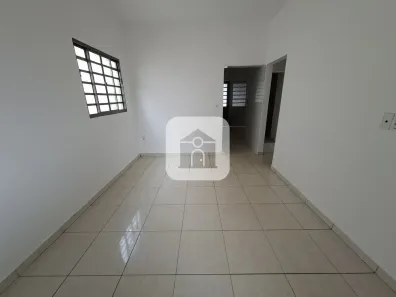 Casa com 3 Quartos para alugar, 160m² no Jardim Europa, Uberlândia