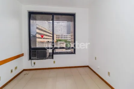 Sala Comercial à venda, 33m² no Floresta, Porto Alegre