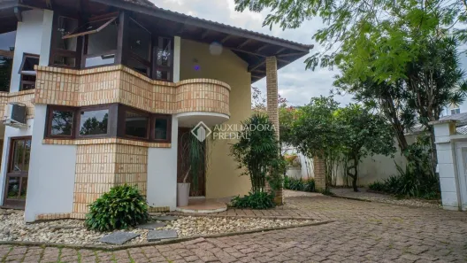 Casa com 4 Quartos para alugar, 321m² no Itacorubi, Florianópolis