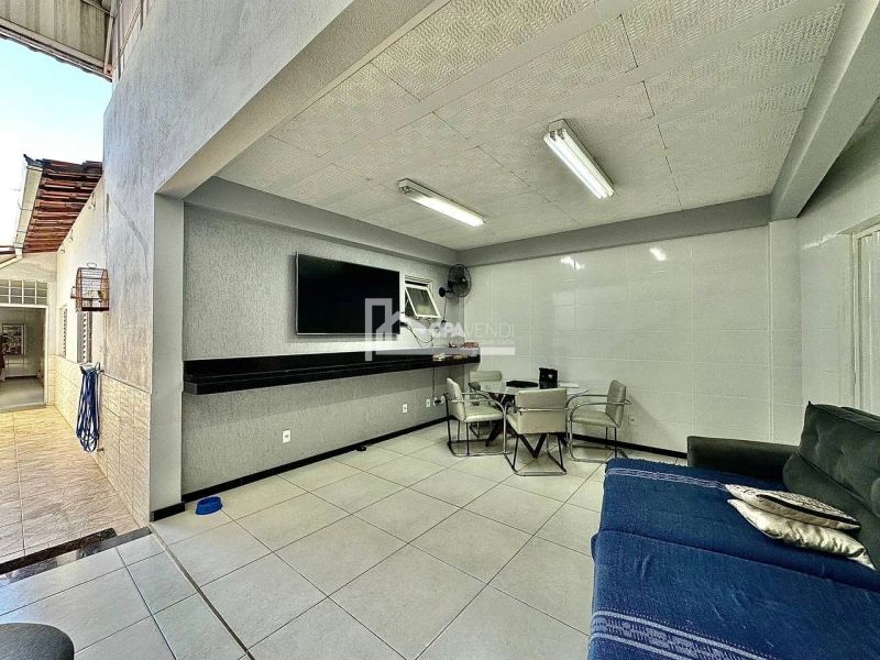 Casa com 3 quartos — Santa Mônica, Belo Horizonte