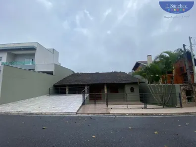 Casa de Condomínio com 3 Quartos à venda, 390m² no Arujá Country Club, Arujá