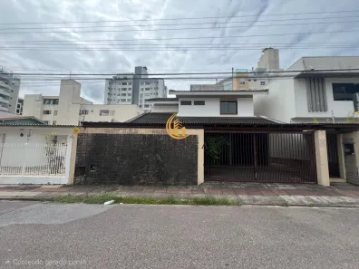 Casa com 8 Quartos para alugar, 275m² no Balneário, Florianópolis