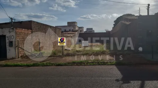 Lote/Terreno à venda, 300m² no Segismundo Pereira, Uberlândia