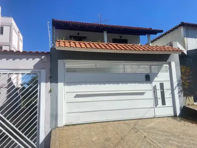 Sobrado com 4 Quartos para alugar, 400m² no Vila Lavínia, Mogi das Cruzes