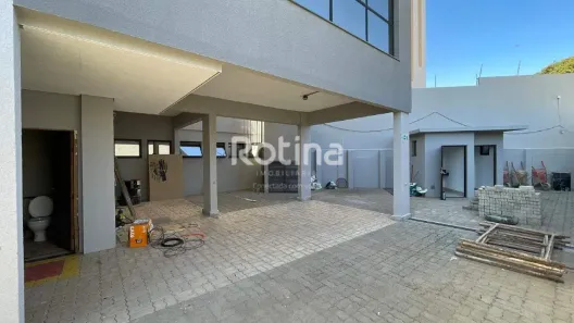 Prédio Comercial para alugar, 570m² no Santa Mônica, Uberlândia