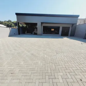 Casa com 4 Quartos para alugar, 300m² no Vila Thais, Atibaia