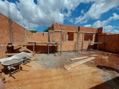 Casa com 3 Quartos à venda, 77m² no Brasília, Londrina