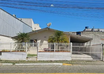 Casa com 3 Quartos à venda, 100m² no Areias, Camboriú