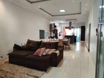 Casa com 3 Quartos à venda, 180m² no Pacaembu, Uberlândia