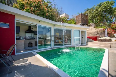 Casa de Condomínio com 3 Quartos à venda, 330m² no Jardim Indaiá, Embu das Artes