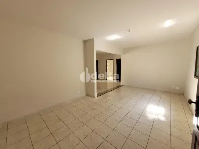 Casa com 3 Quartos para alugar, 123m² no Granada, Uberlândia