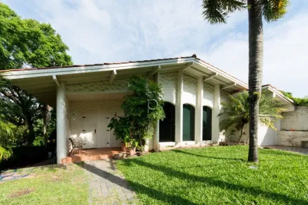Casa com 5 Quartos à venda, 422m² no Vila Assunção, Porto Alegre