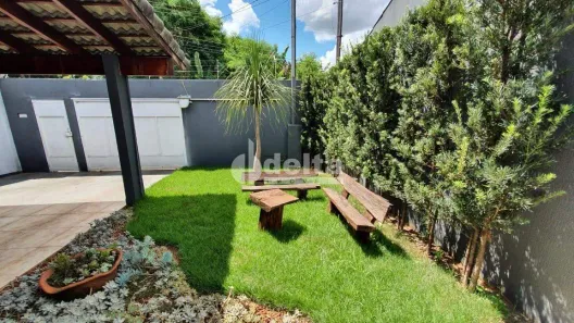 Casa com 3 Quartos à venda, 189m² no Dona Zulmira, Uberlândia