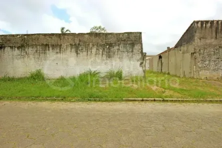 Lote/Terreno à venda, 240m² no Jardim Tres Marias, Peruíbe