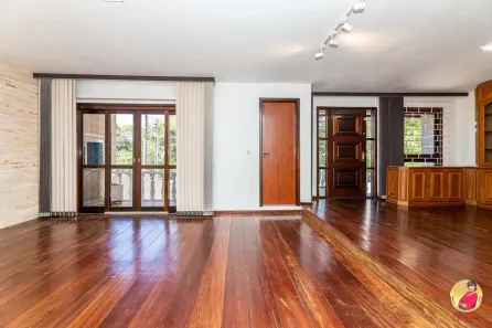 Casa com 4 Quartos à venda, 279m² no São Lourenço, Curitiba