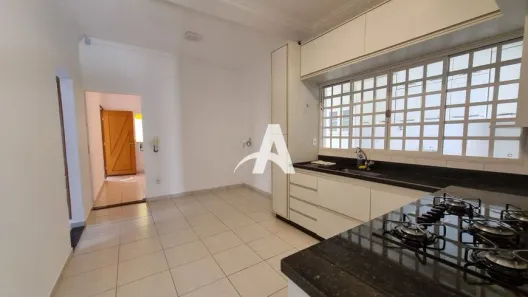 Casa com 3 Quartos para alugar, 175m² no São Jorge, Uberlândia