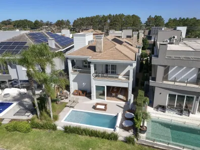 Casa de Condomínio com 4 Quartos à venda, 480m² no Atlântida, Xangri-lá
