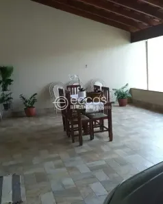 Casa com 3 Quartos à venda, 148m² no Jardim Holanda, Uberlândia