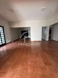 Casa com 5 Quartos para alugar, 200m² no Santa Mônica, Uberlândia