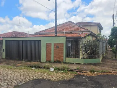 Sobrado com 4 Quartos para alugar, 221m² no Centro, Araraquara
