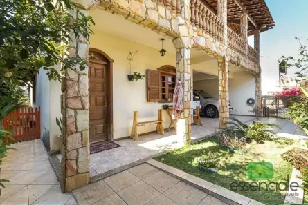 Casa com 3 Quartos à venda, 260m² no Água Branca, Contagem