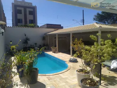 Casa com 3 Quartos à venda, 250m² no Pompéia, Belo Horizonte