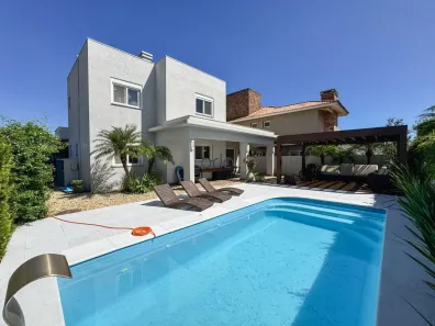 Casa de Condomínio com 4 Quartos à venda, 256m² no Atlântida-Sul, Osório