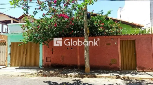 Casa com 3 Quartos à venda, 200m² no Roxo Verde, Montes Claros