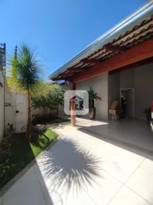Casa com 3 Quartos para alugar, 145m² no Jardim Europa, Uberlândia