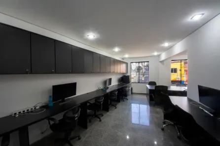 Sala Comercial para alugar, 30m² no Jardim das Acácias, São Paulo