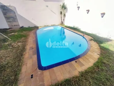Casa com 3 Quartos à venda, 210m² no Jardim Patrícia, Uberlândia