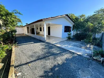 Casa com 3 Quartos para alugar, 130m² no Guaratuba, Guaratuba